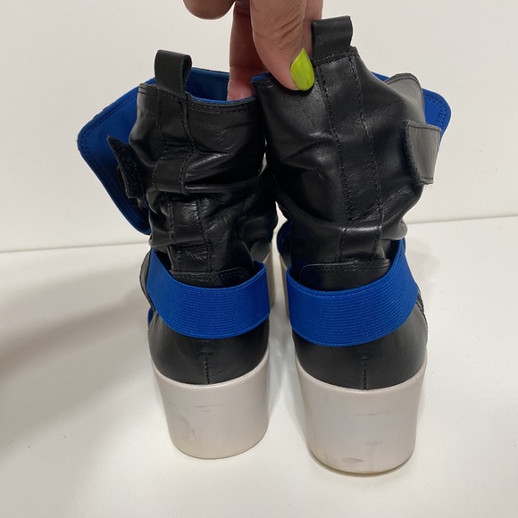 Fessura Platform Leather Sandals - Picture 4 of 16